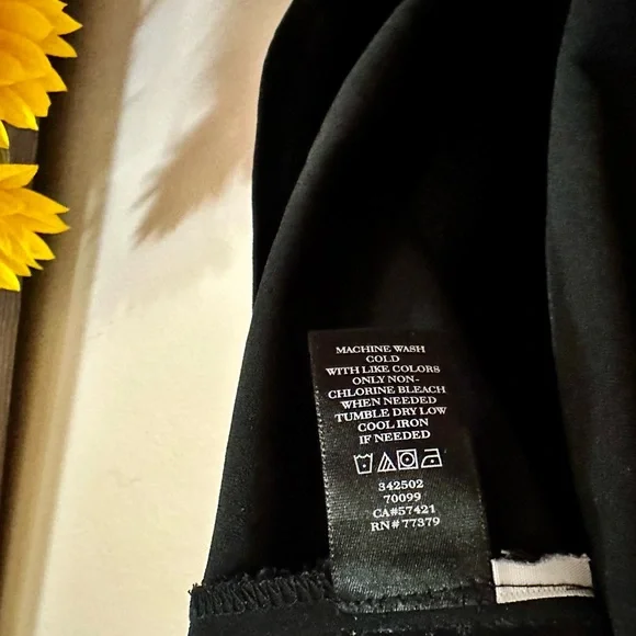 Ann Taylor Black Cap Sleeve Top with Zipper Detail - Picture 4 of 4